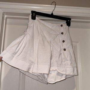 BRAND NEW! VINCE, Women White Linen, Pleated Flat Pocket Skort, Tortoise Button